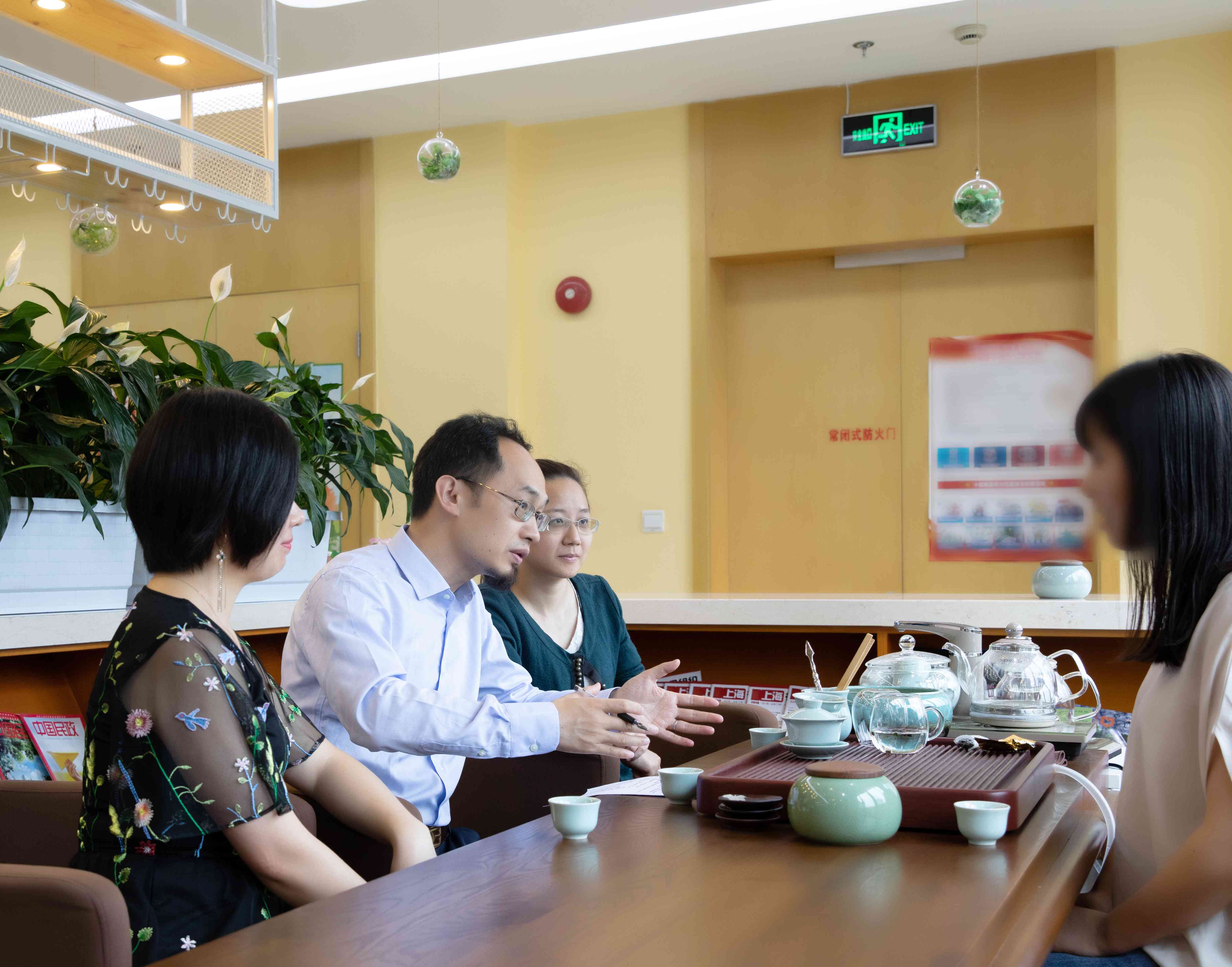 婆婆总是刁难我,老公却视而不见,该怎么办?