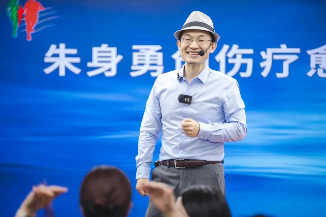 第三者纠缠不放,男人是很享受的,这个时候妻子一定要出手