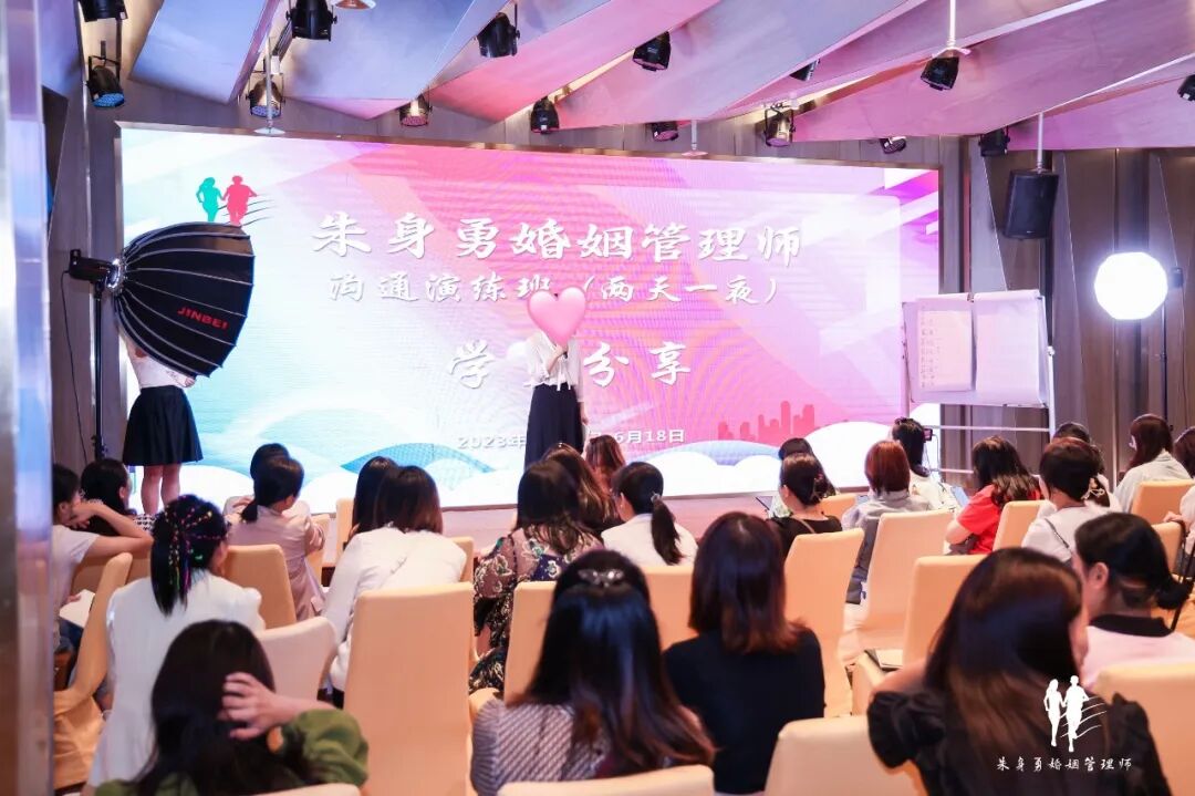 老公答应跟情人分手,纠缠4年分分合合,他是什么心理?