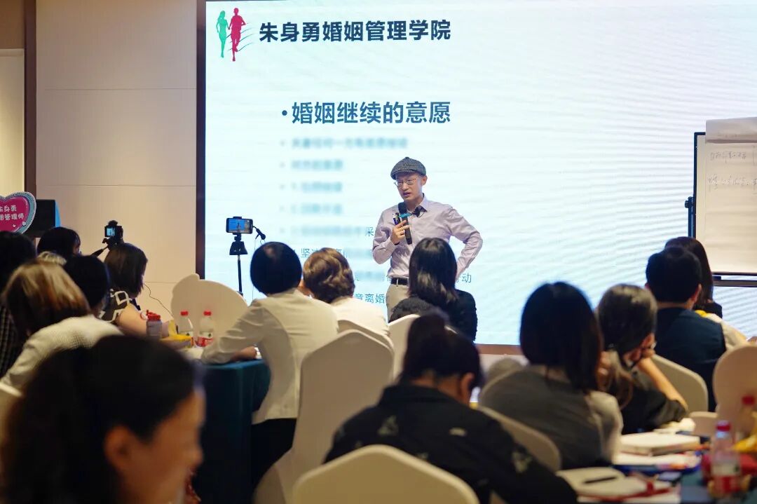 二婚女人的噩梦:老公和前妻搞在一起了,怎么办?