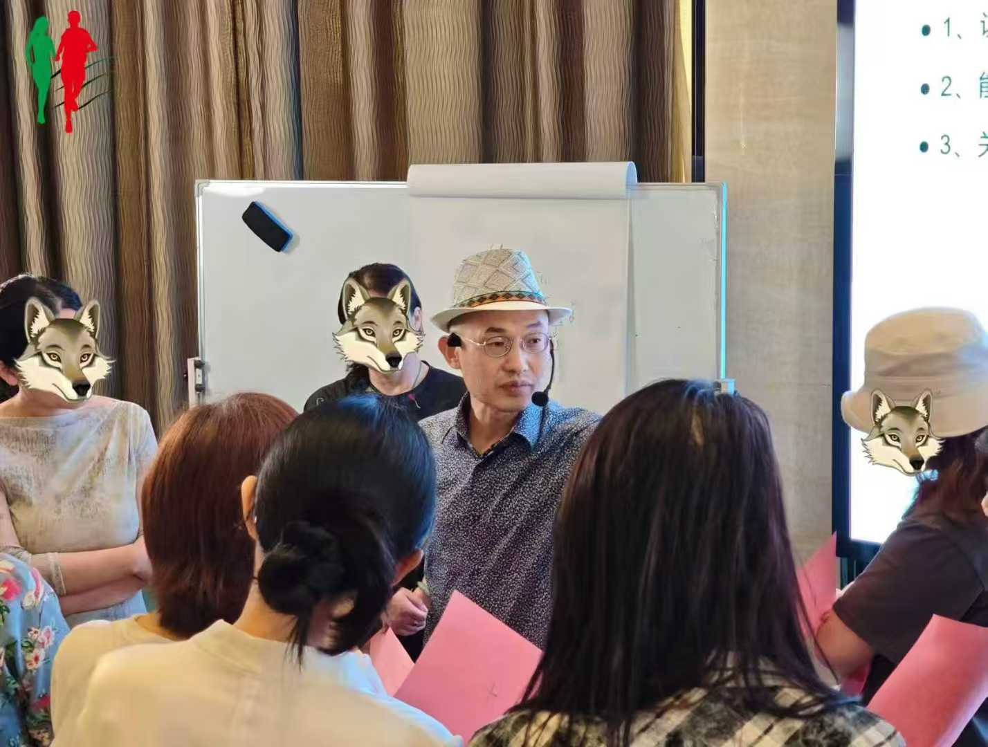 我与丈夫从生孩子后,两年来,基本无夫妻生活,他非常抗拒,请问是否有出轨的可能?