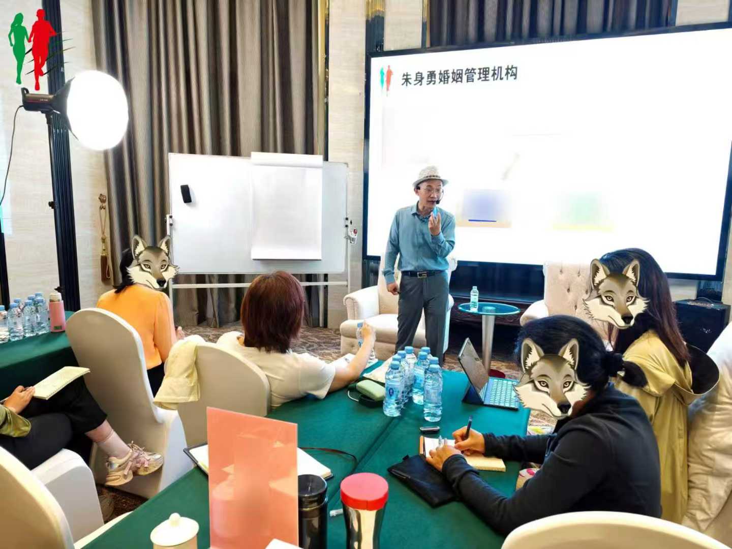 公做程序员,我怀孕后在家全职带娃,发现老公手机的异常,要不要挑明
